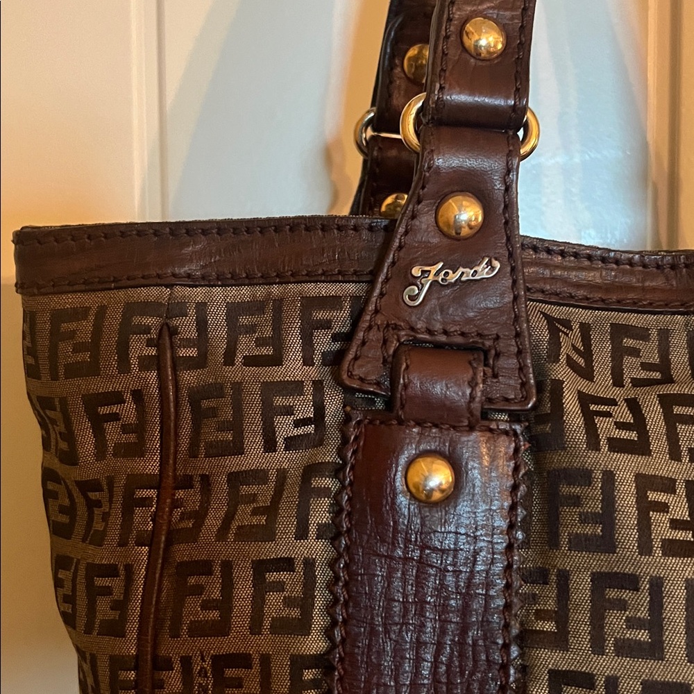 Beautiful Vintage Fendi Dark Brown Monogram Shoulder Bag💗 - Picture 3 of 17
